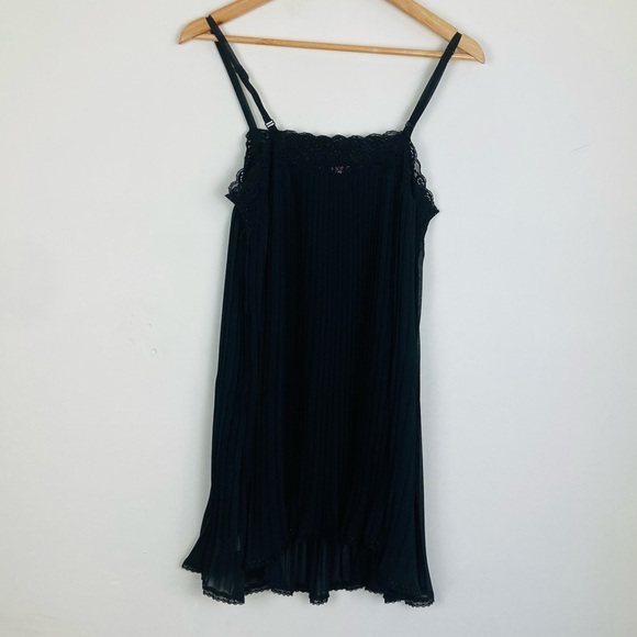 Oscar de la Renta Other - Oscar de la Renta pink label black semisheer chiffon pleated lace trim chemise M